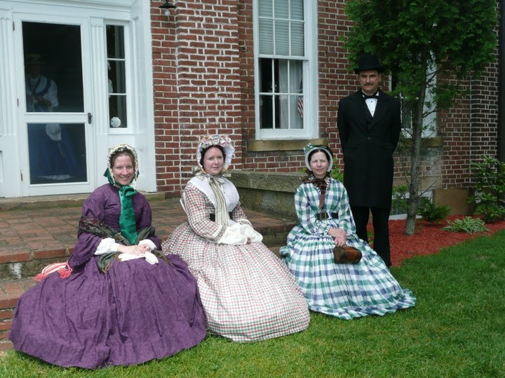 Civilians in Civil War period dress